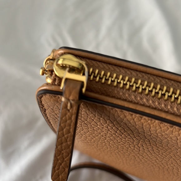 SOLD‼️ Tory Burch Blake Slim Crossbody - Picture 8 of 10